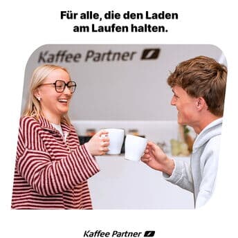 Zum Tag der Arbeit feiern wir alle, die jeden Tag mit anpacken, mitdenken und den Laden am Laufen halten. 💪

Ob große Aufgabe, kurzer Austausch oder kleine Pause zwischendurch: Guter Kaffee gehört für viele Teams einfach dazu.

Wir sind Dein Partner. Auf Augenhöhe. Und am liebsten mit einer Tasse Kaffee in der Hand. ☕

#TagDerArbeit #KaffeePartner #WirSindDeinPartner