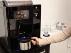Kanne-voll-kaffee-aus-barista-compact